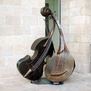 פסל מנדולינה וכינור- ישראל פרימו