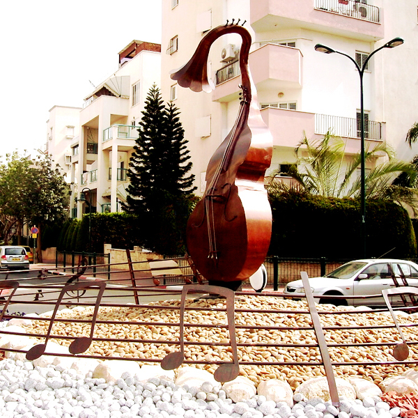 פסל שי ישראל פרימו בפתח תקוה