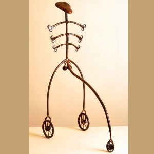 פסל האופניים "רעב", מתוך התערוכה. ישראל פרימו