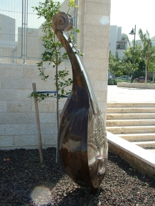 פסל מנדולינה, ישראל פרימו